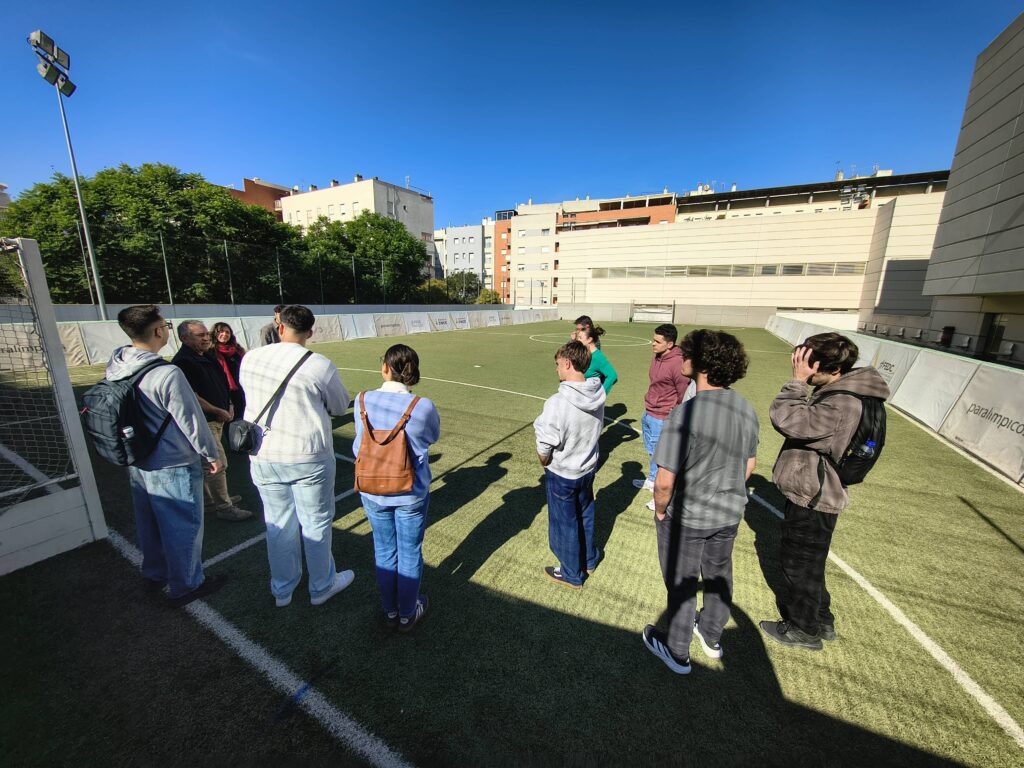 Visita al campo de Fútbol 5
